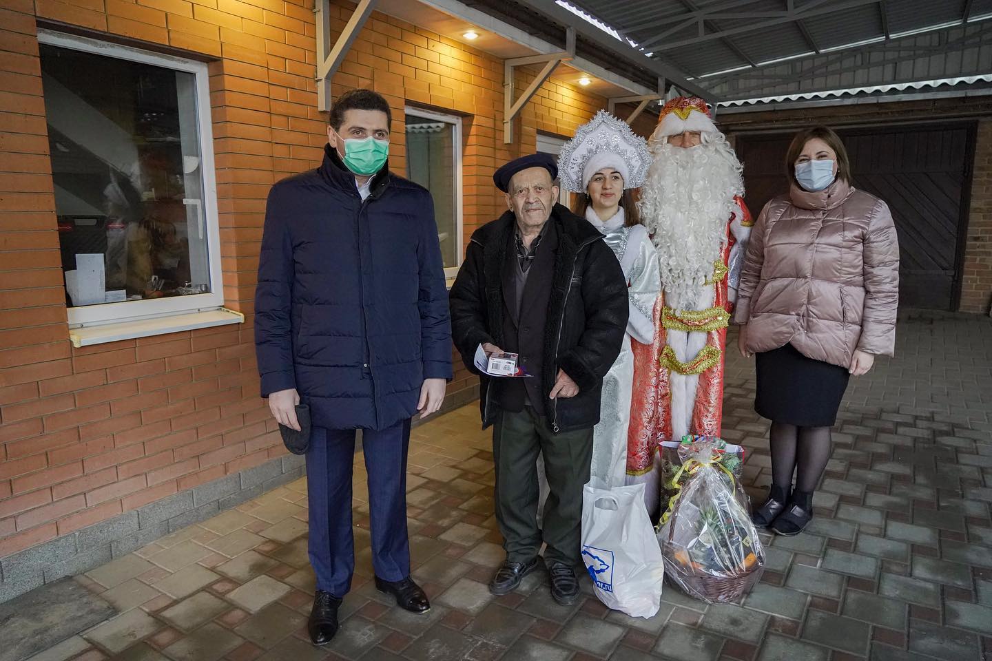 Во время рабочего визита в селе Чалтырь навестил ветерана Великой Отечественной войны - Мовсесяна Ованеса Мелконовича